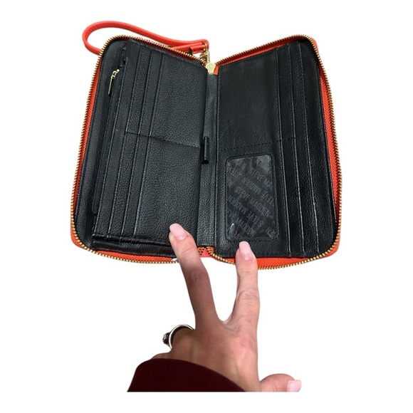🧡 5 for $25 🧡 STEVE MADDEN Coral Wristlet Wallet - Picture 4 of 4